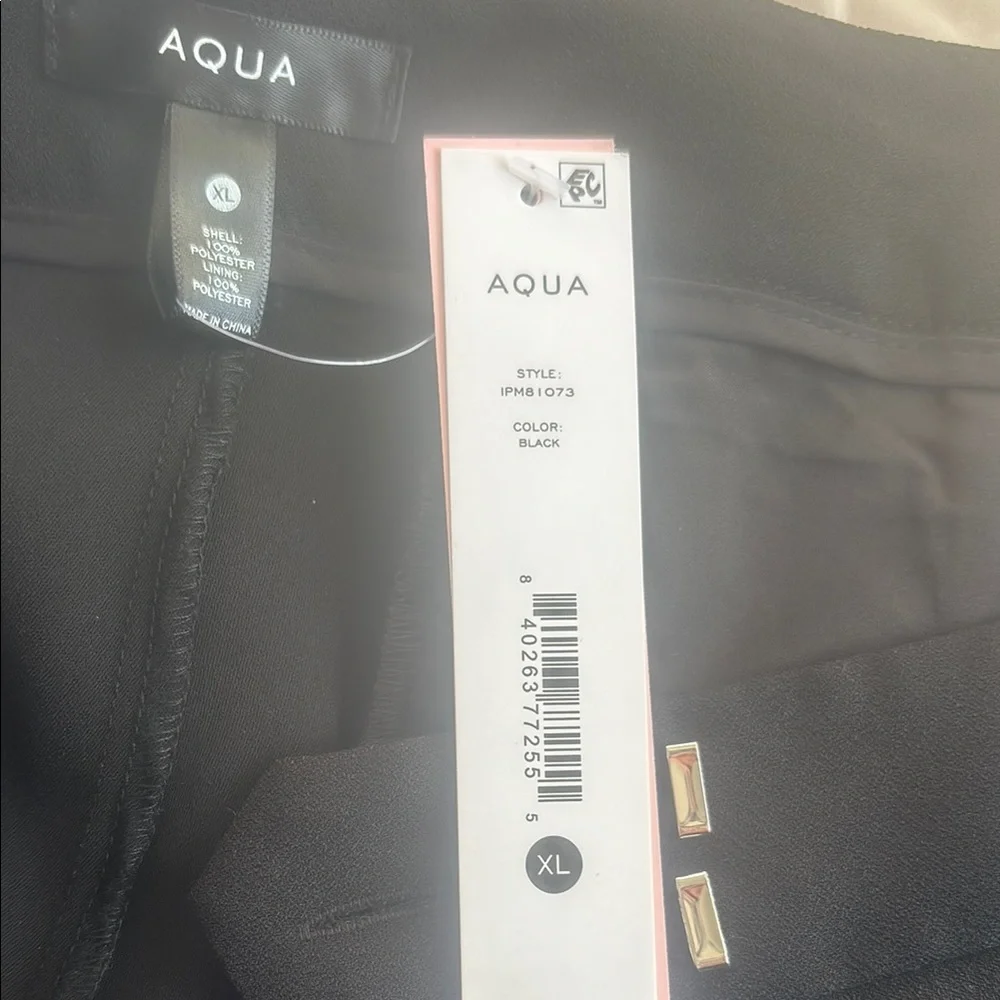 Aqua shorts with tag attached - Picture 6 of 7